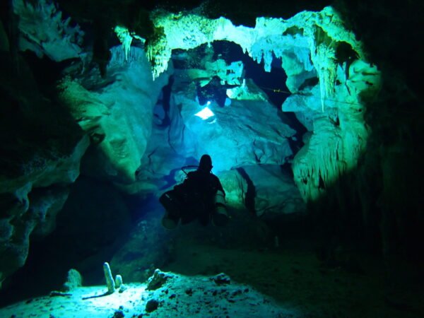 Wreck Dive – Tunnel – Cave